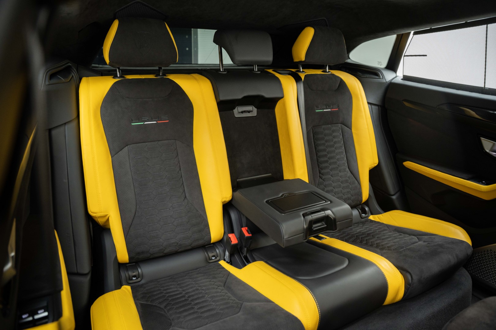 2022 LAMBORGHINI URUS GCC CAPSULE MAIN DEALER WARRANTY AND SERVICE.